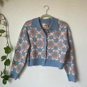 Funky floral collared sweater 🌸